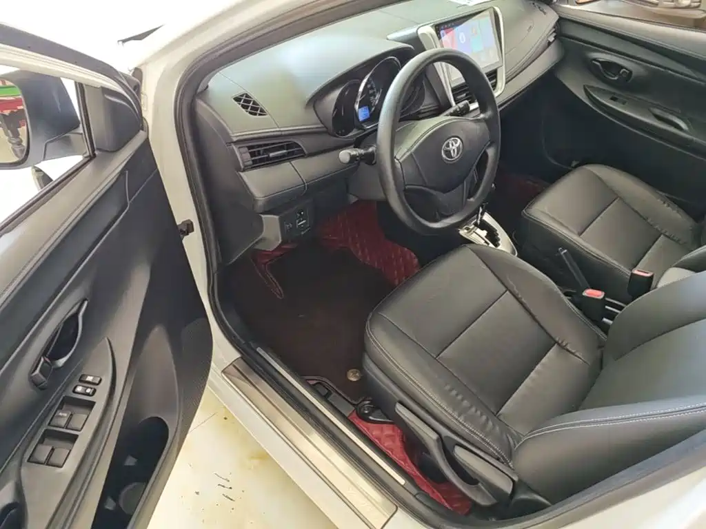 Toyota Yaris L 2017 — фото 16