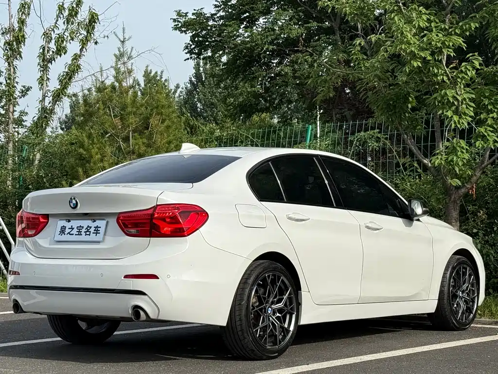 BMW 1 Series 2018 — фото 17