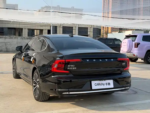 Volvo S90 2023