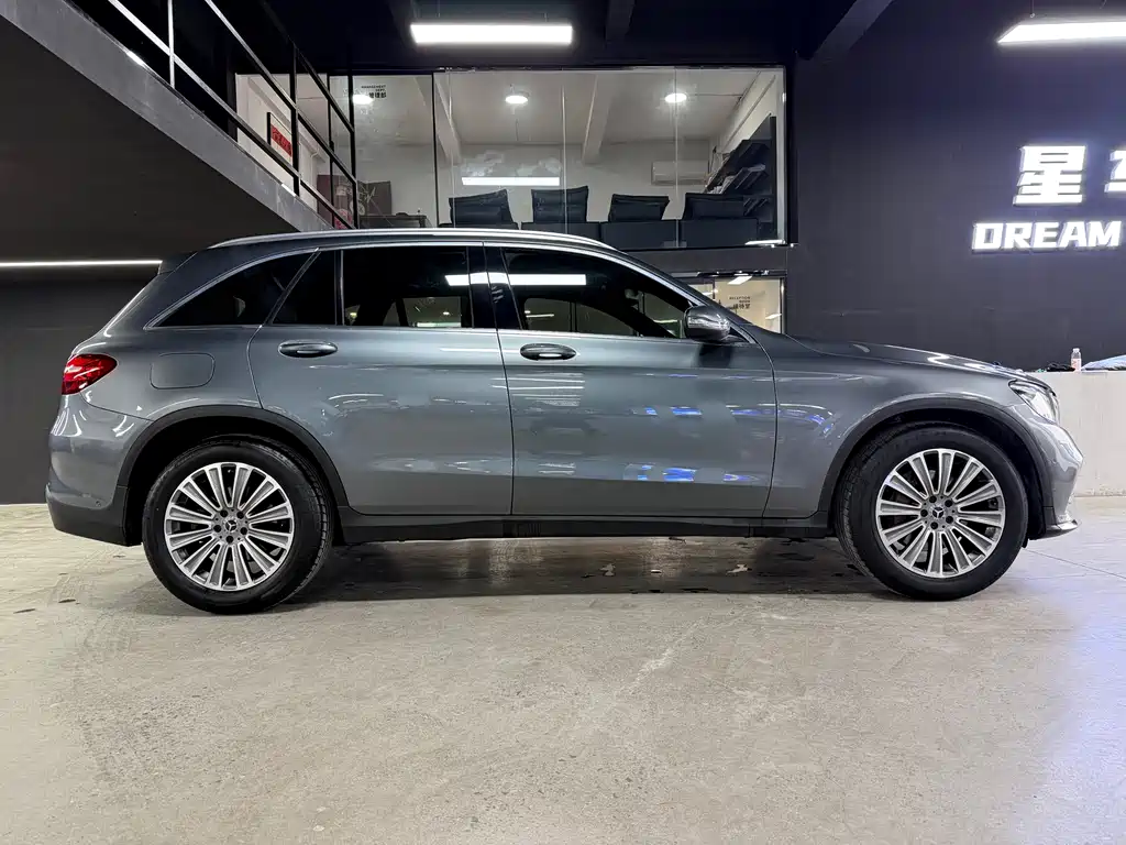Mercedes-Benz GLC 2017 — фото 11