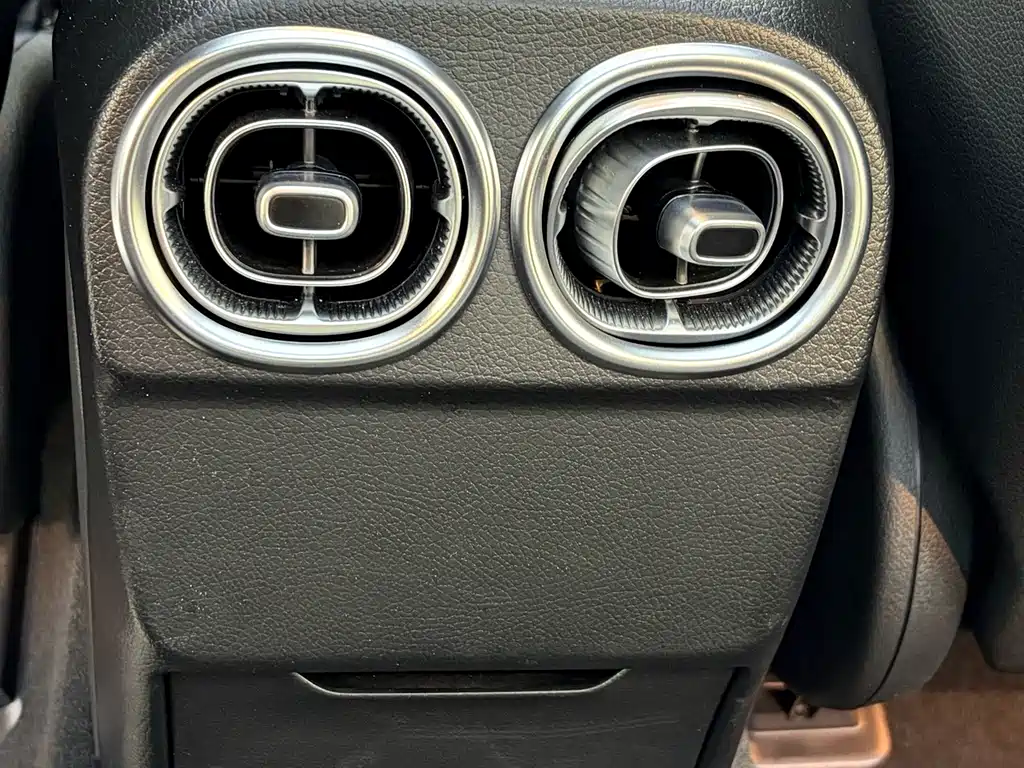 Mercedes-Benz C-Class 2023 — фото 9