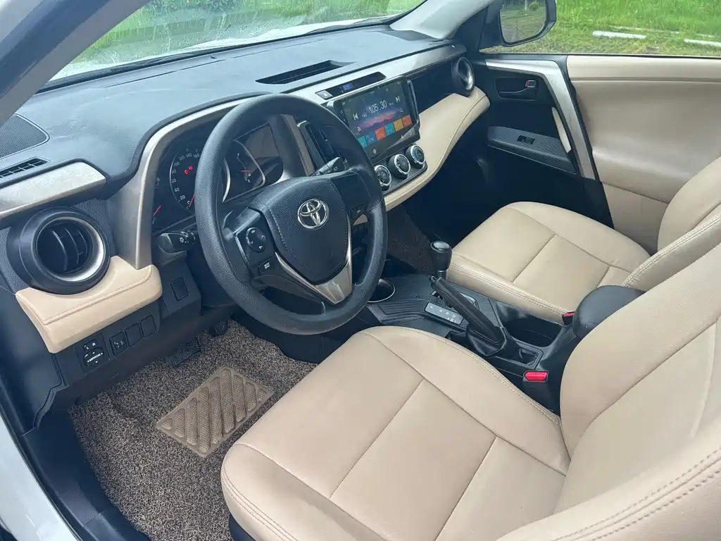 Toyota RAV4 2015 — фото 9