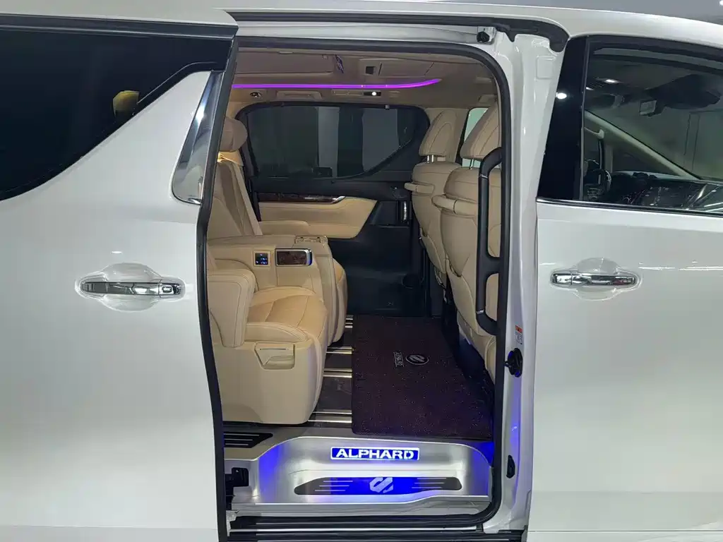 Toyota Alphard 2021 — фото 15