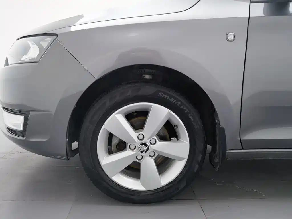 Skoda Rapid 2013 — фото 17