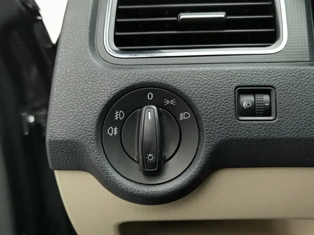 Skoda Rapid 2013 — фото 21