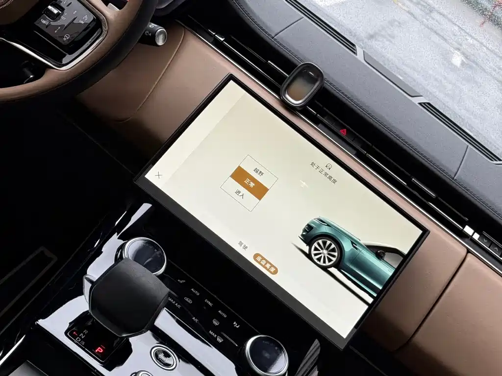 Land Rover Sport 2023 — фото 10