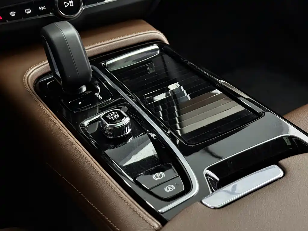 Volvo S90 Plug-In Hybrid 2023 — фото 16