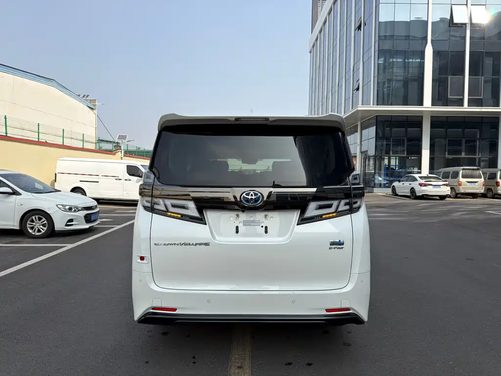 Toyota Vellfire 2023 — фото 17