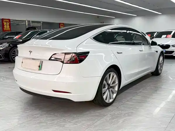 Tesla Model 3 2020