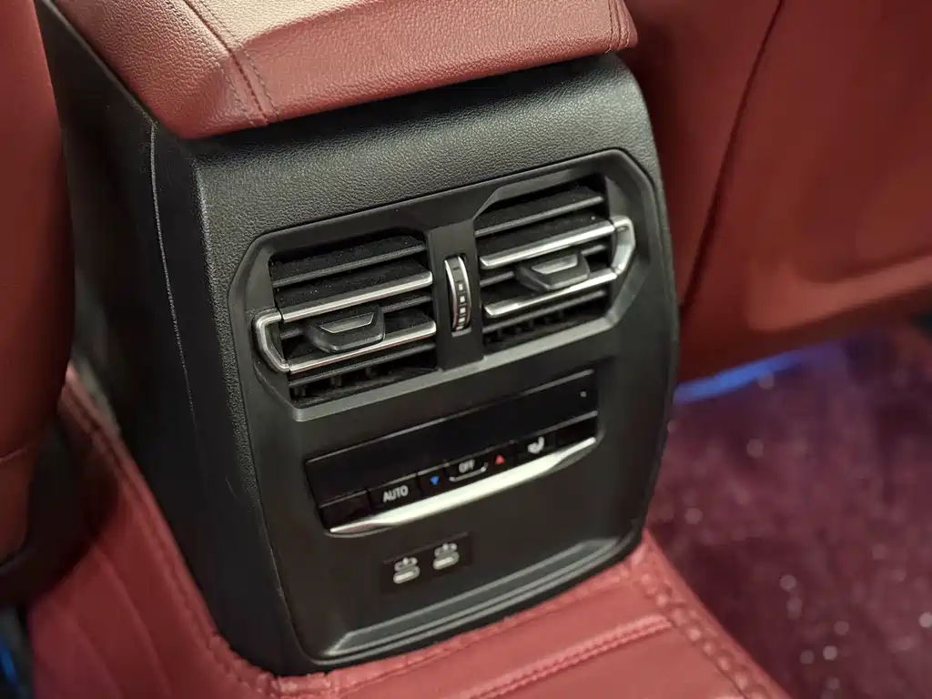 BMW 3 Series 2023 — фото 16