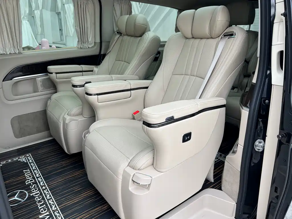 Mercedes-Benz V-Class 2017 — фото 15