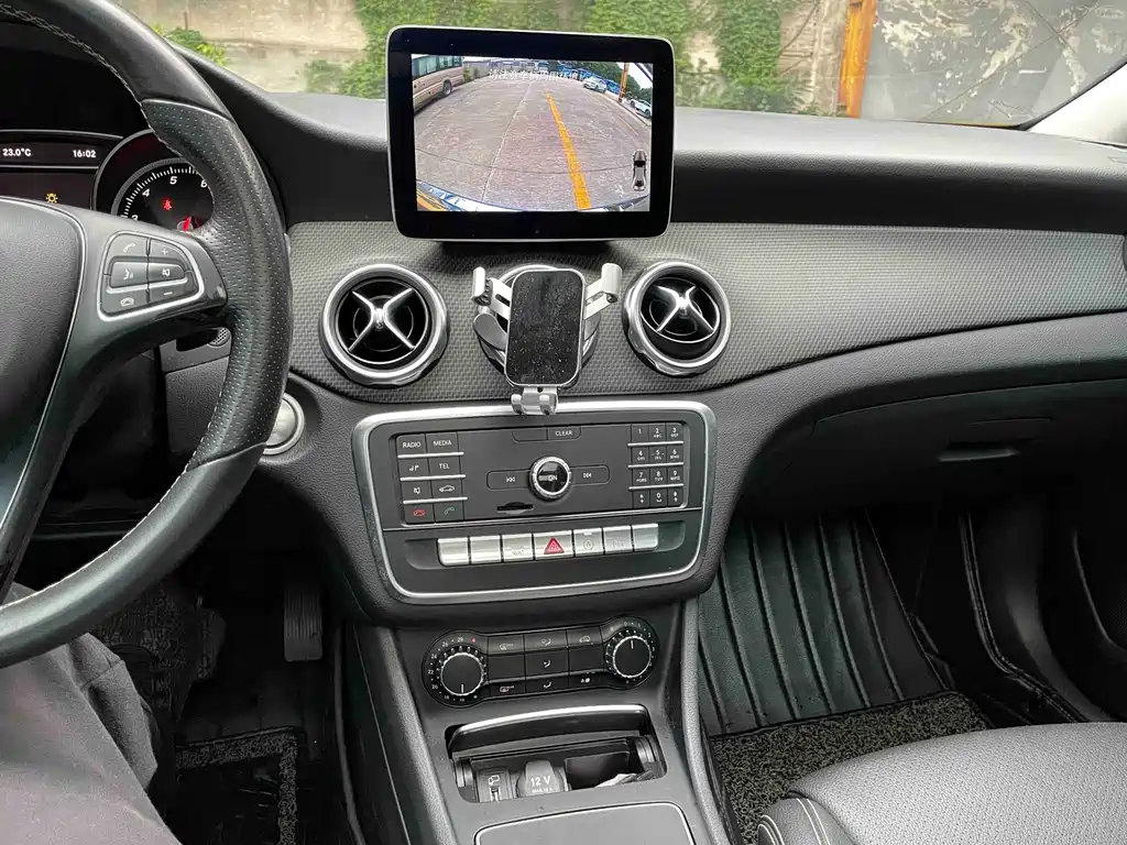 Mercedes-Benz GLA 2018 — фото 16