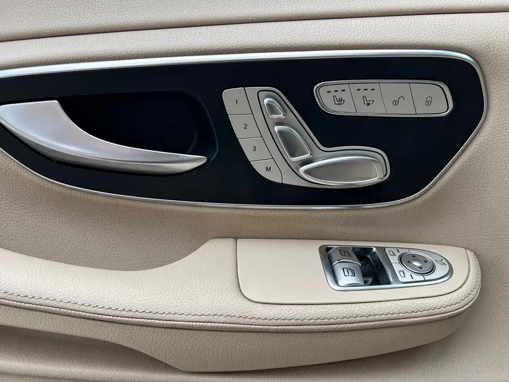 Mercedes-Benz V-Class 2017 — фото 24