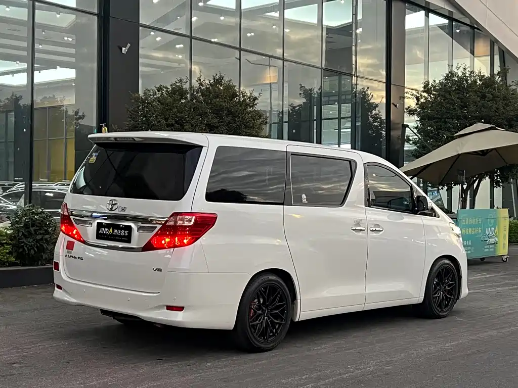 Toyota Alphard 2014 — фото 9