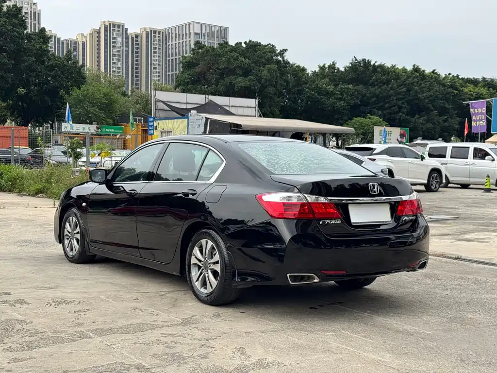Honda Accord 2014 — фото 16
