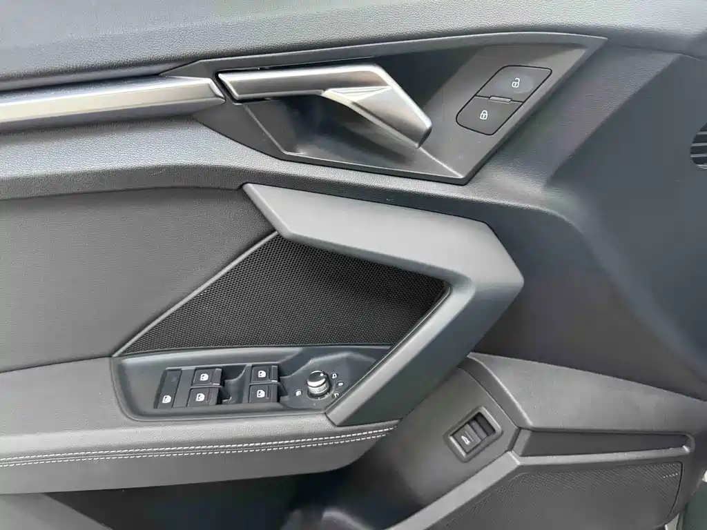 Audi A3 2023 — фото 10