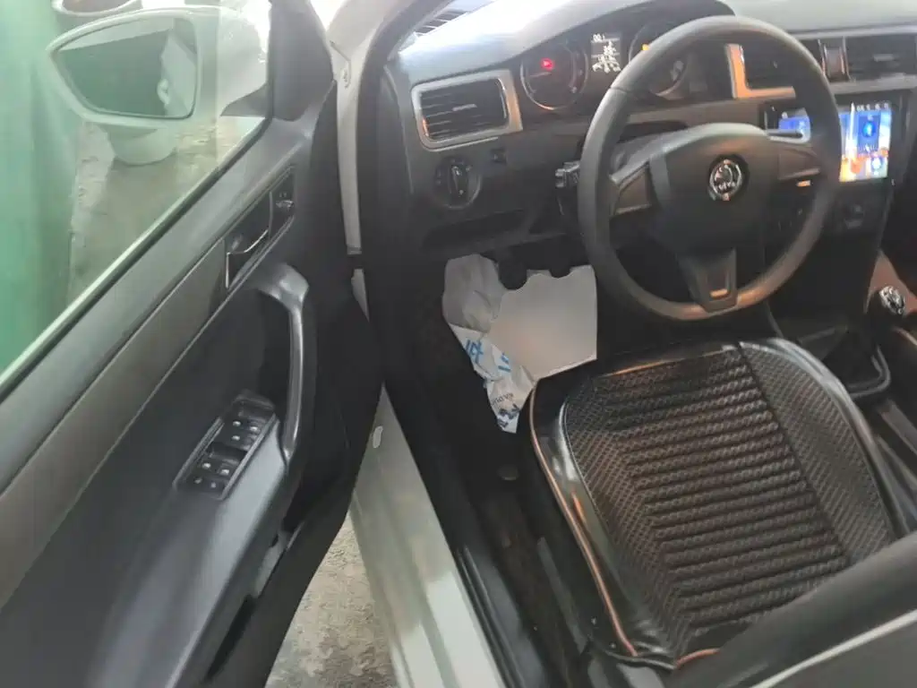 Skoda Rapid Spaceback 2016 — фото 16