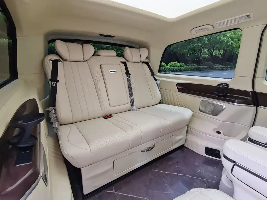 Mercedes-Benz V-Class 2022 — фото 17