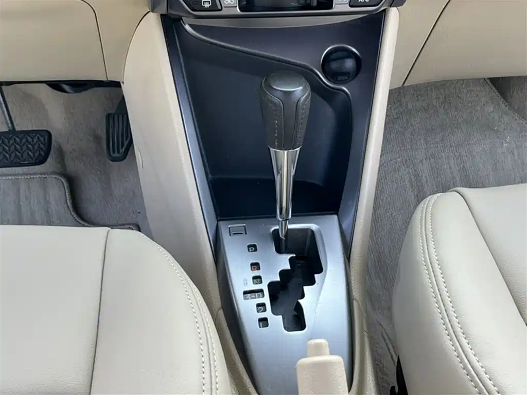 Toyota Yaris L 2015 — фото 19