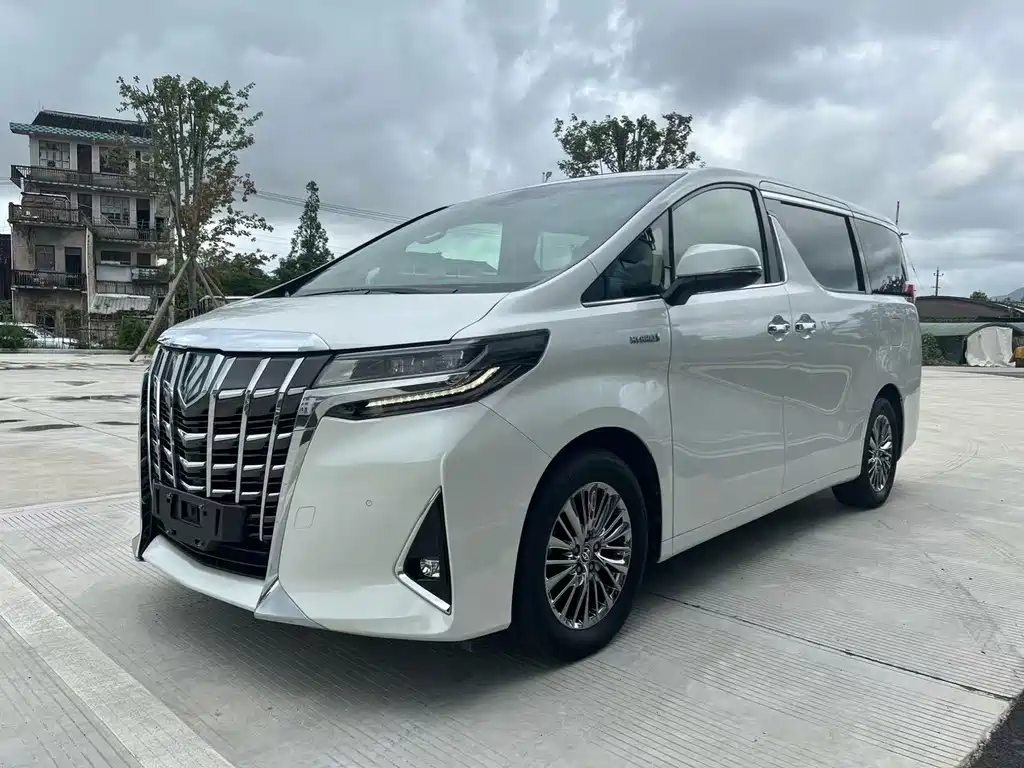 Toyota Alphard 2023 — фото 1