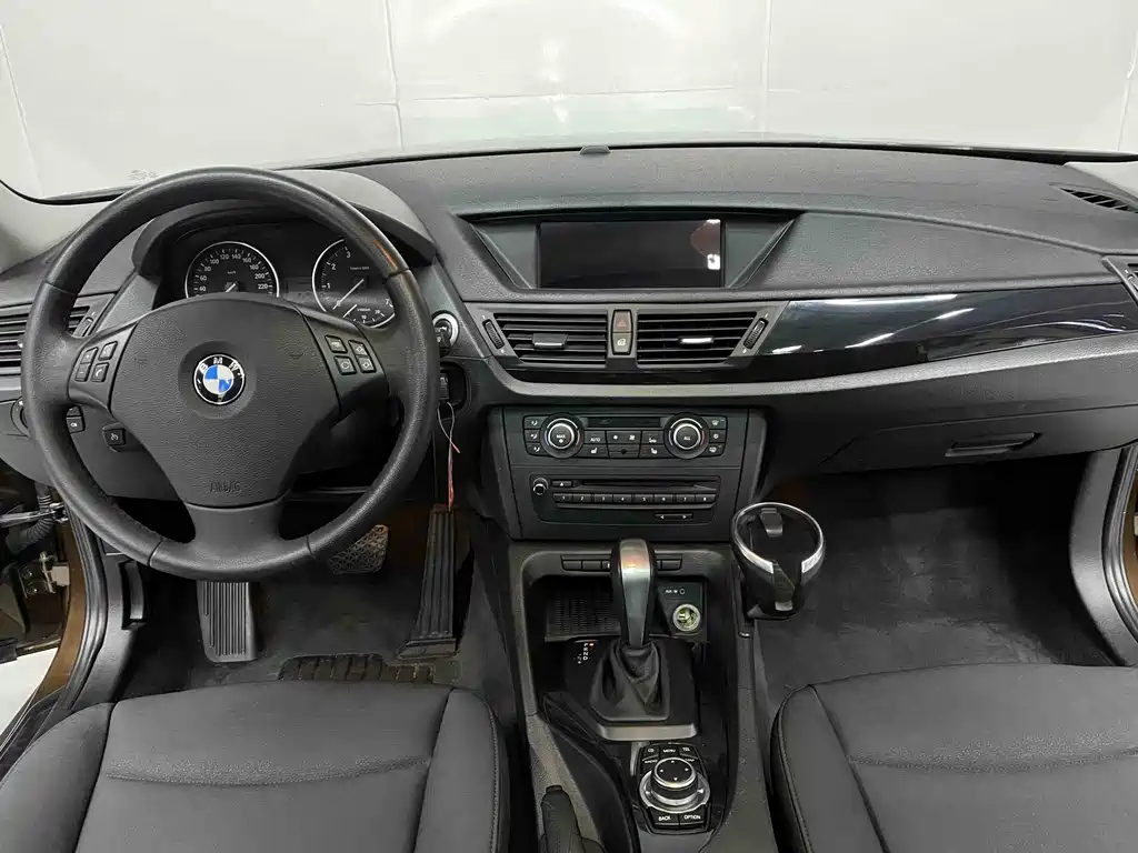 BMW X1 2012 — фото 19