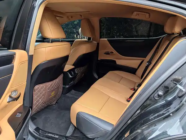 Lexus ES 2022