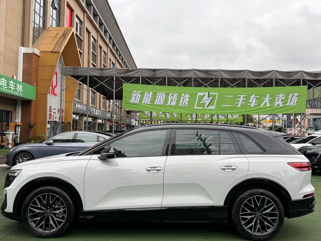 Audi Q5 e-tron 2023