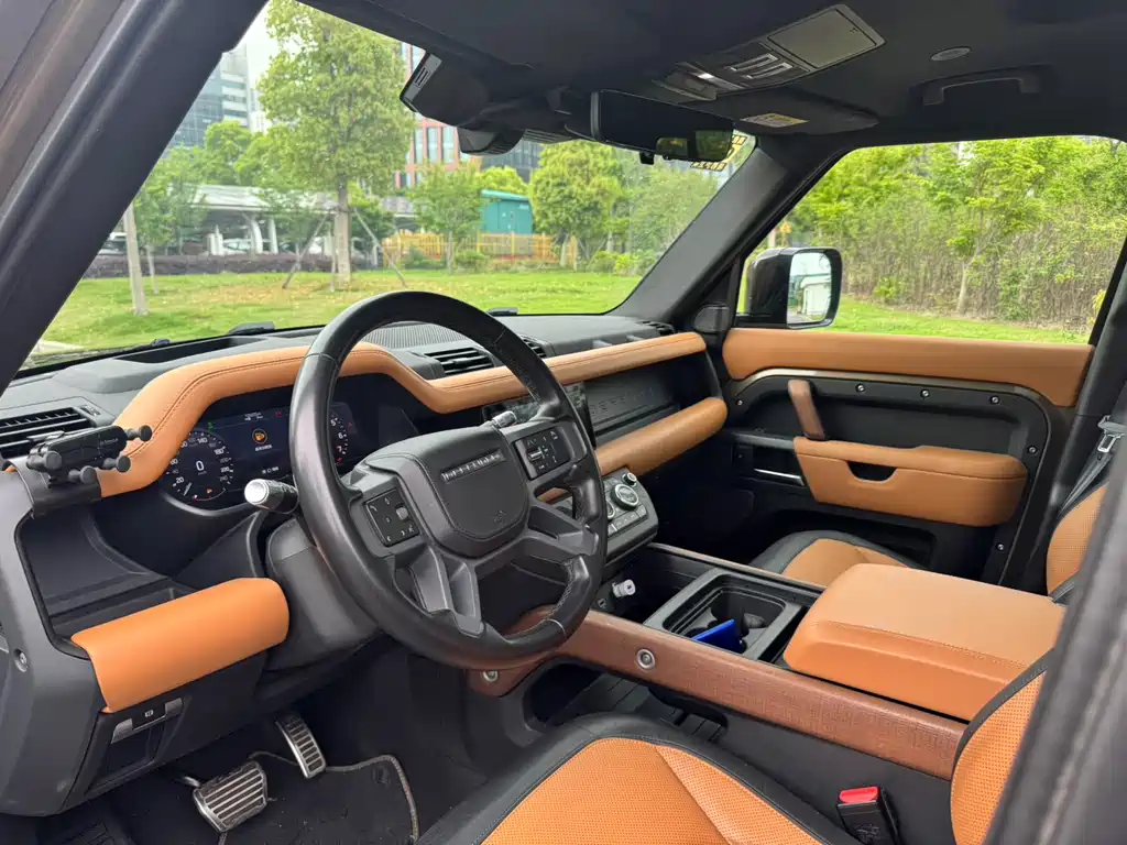 Land Rover Defender 2021 — фото 11