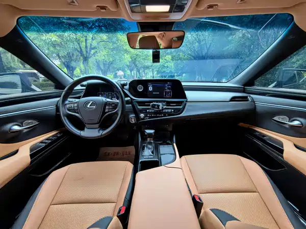 Lexus ES 2022