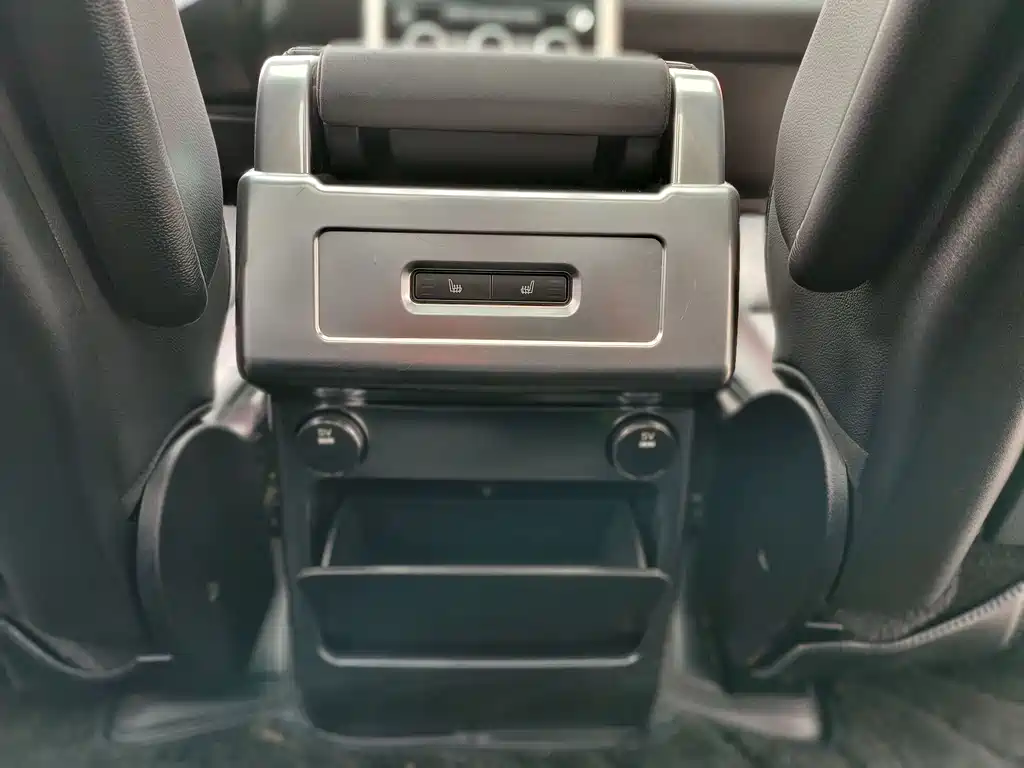 Land Rover Discovery 2017 — фото 14
