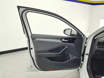 Volkswagen Sagitar 2020