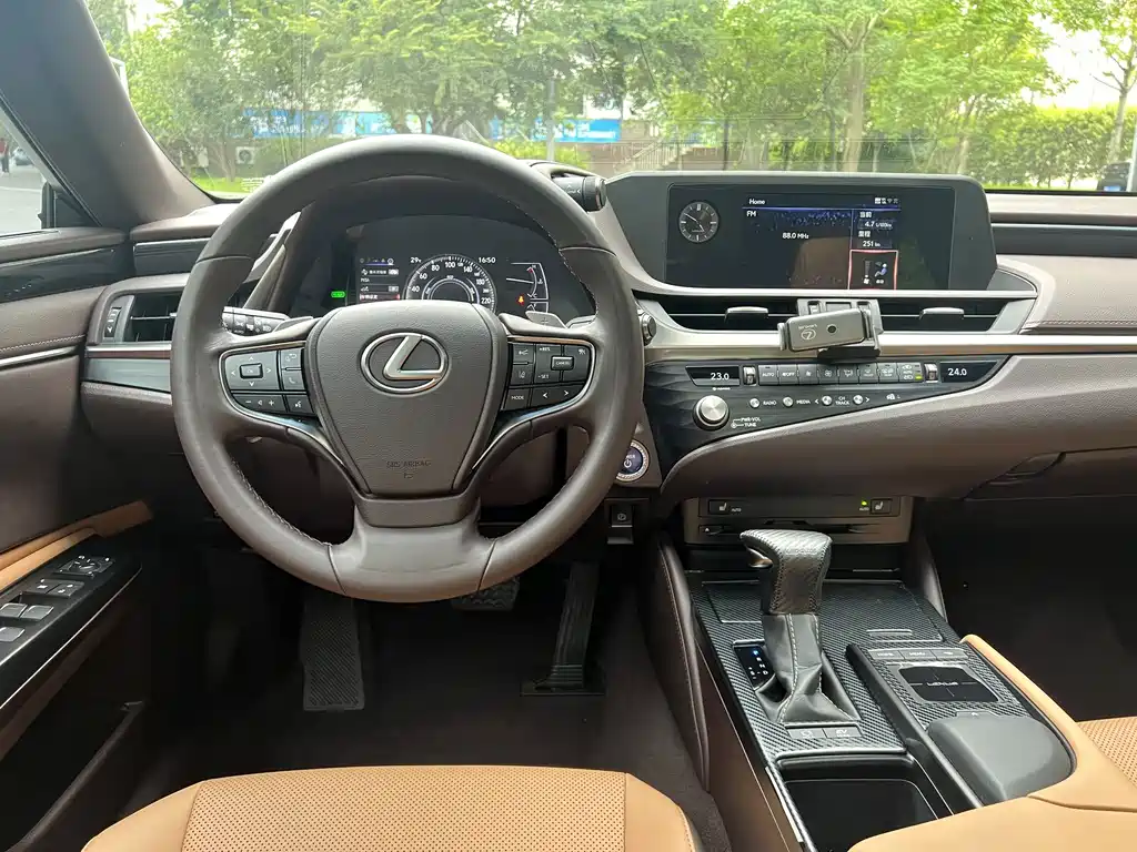 Lexus ES 2021 — фото 11