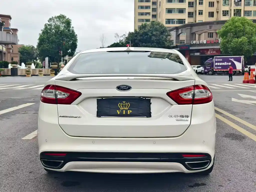 Ford Mondeo 2015 — фото 17