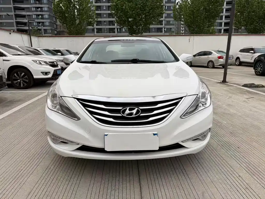 Hyundai Sonata 2014 — фото 1