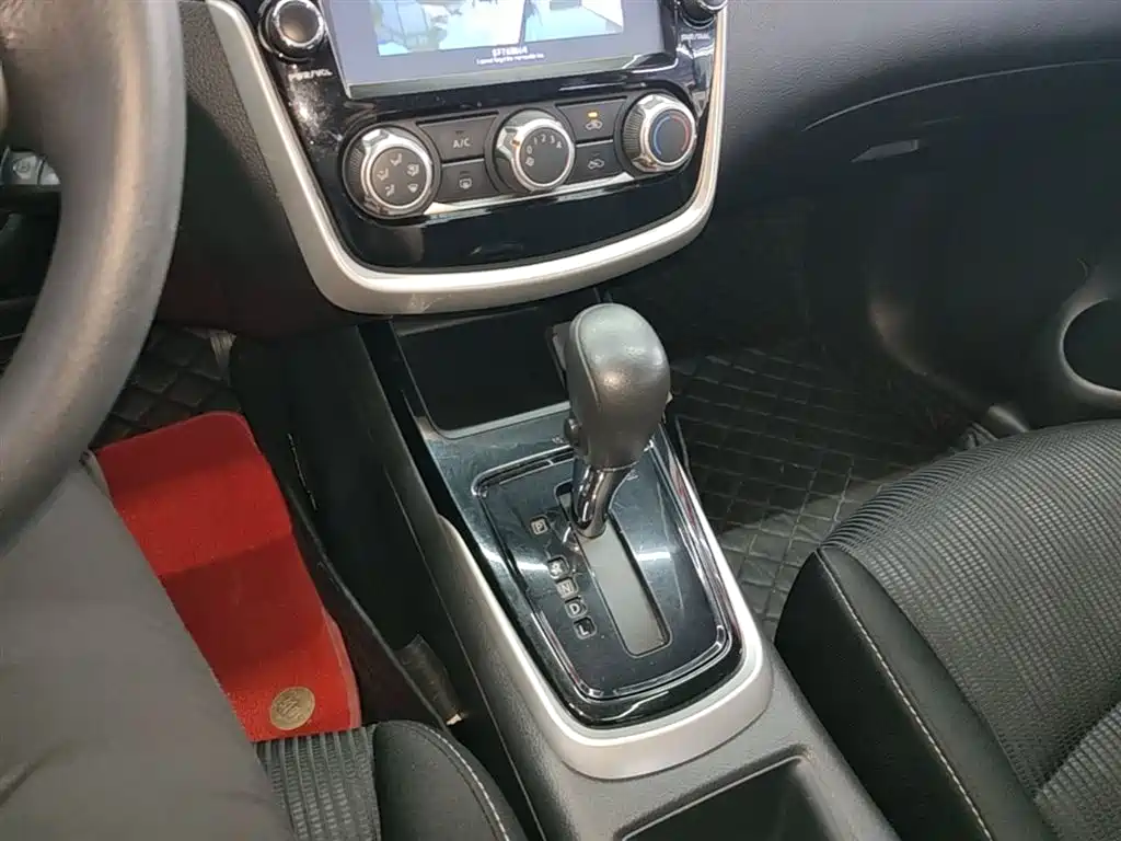 Nissan Tiida 2016 — фото 14