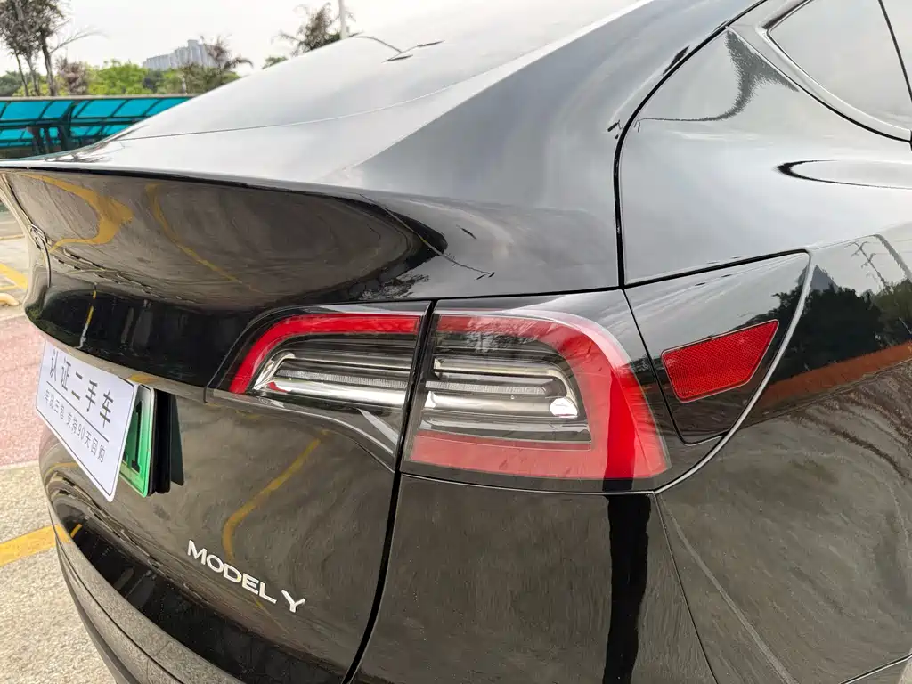 Tesla Model Y 2023 — фото 16