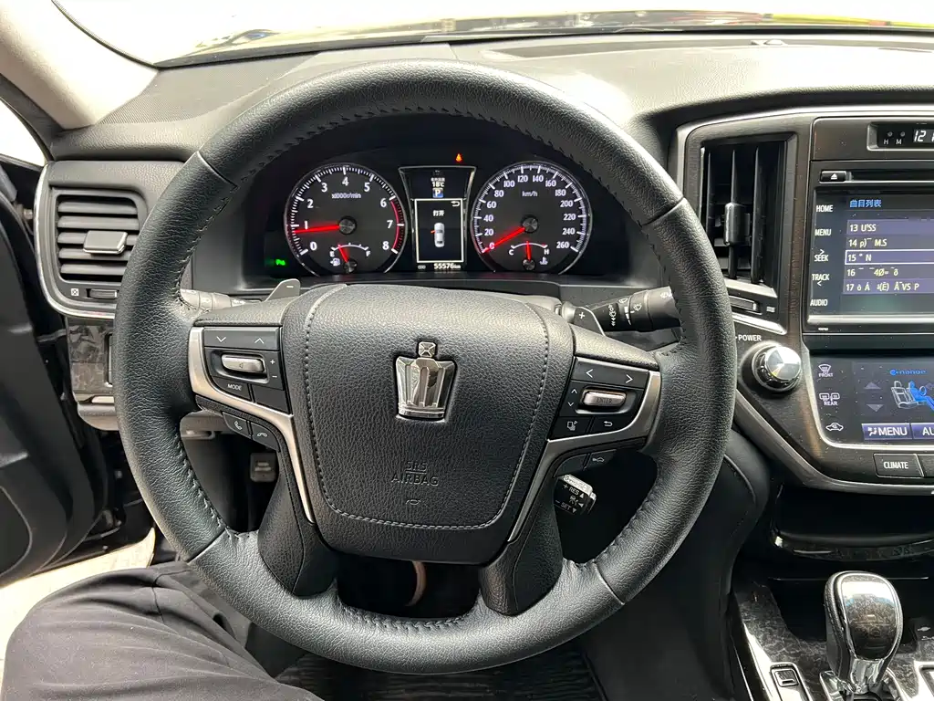 Toyota Crown 2018 — фото 12