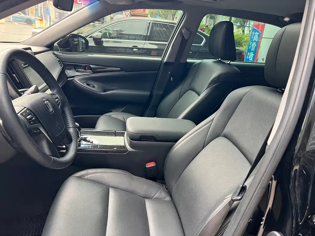 Toyota Crown 2018 — фото 10