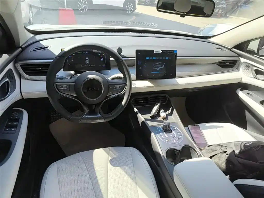 BYD Seal 05 DM-i 2025 — фото 10