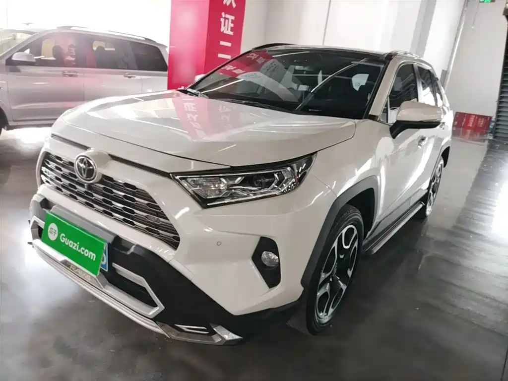 Toyota RAV4 2020 — фото 1