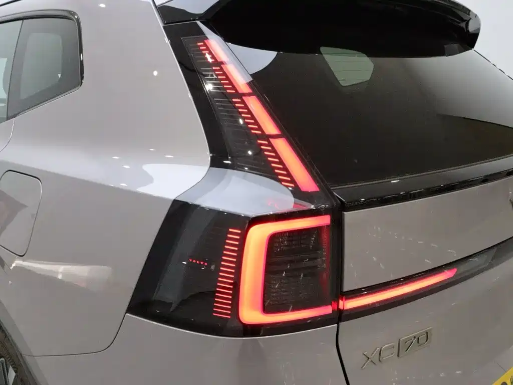 Volvo XC70 Plug-In Hybrid 2025 — фото 18