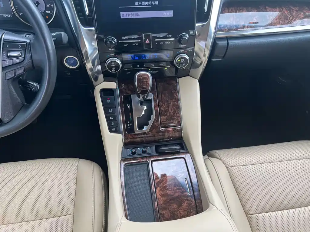 Toyota Alphard 2023 — фото 16