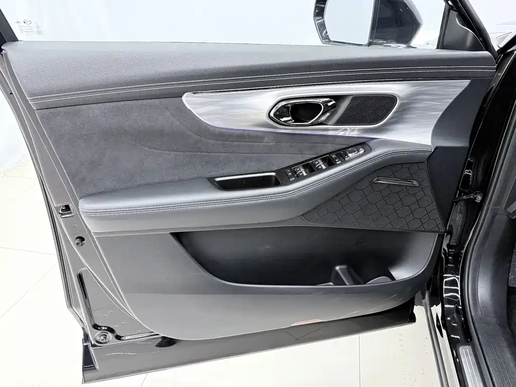 GAC Trumpchi GS8 2024 — фото 17