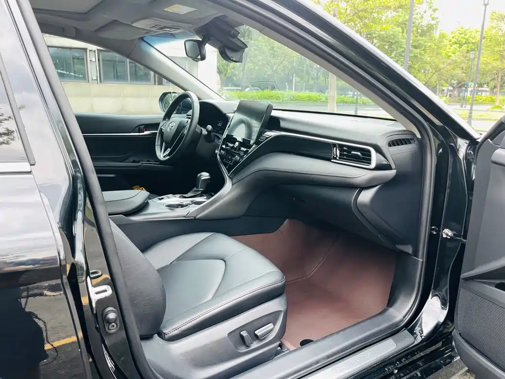Toyota Camry 2021 — фото 14