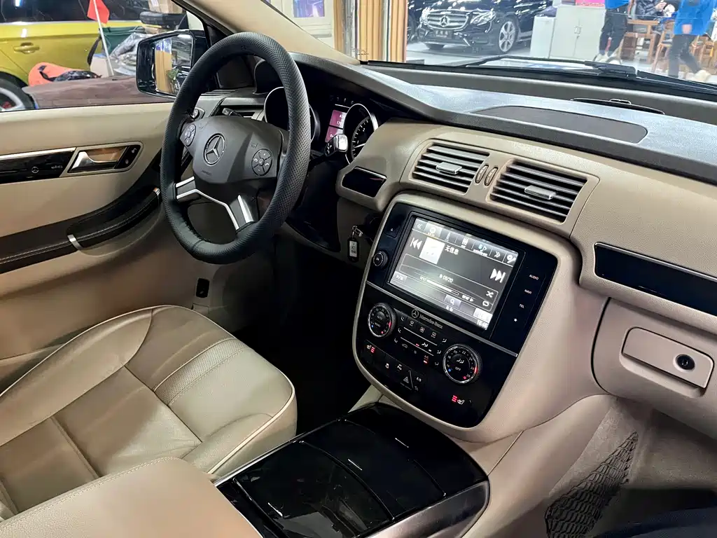 Mercedes-Benz R-Class 2016 — фото 16