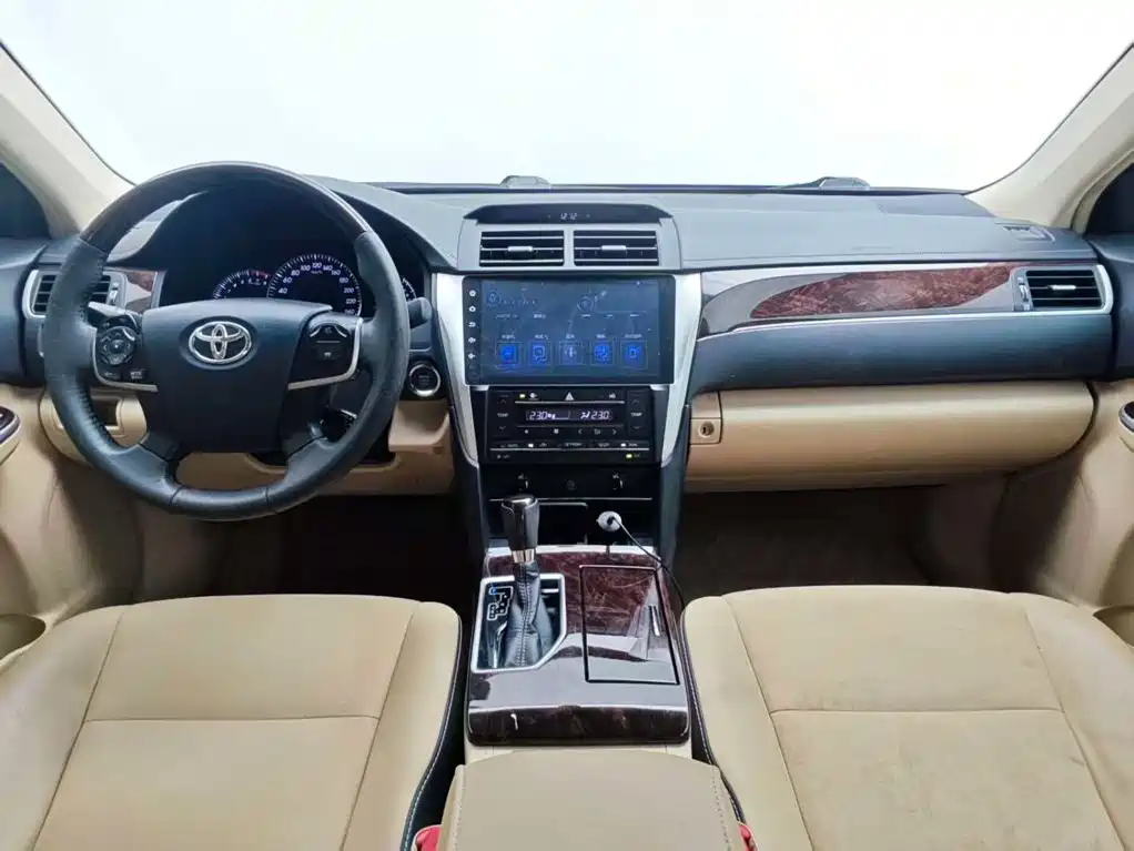 Toyota Camry 2017 — фото 9