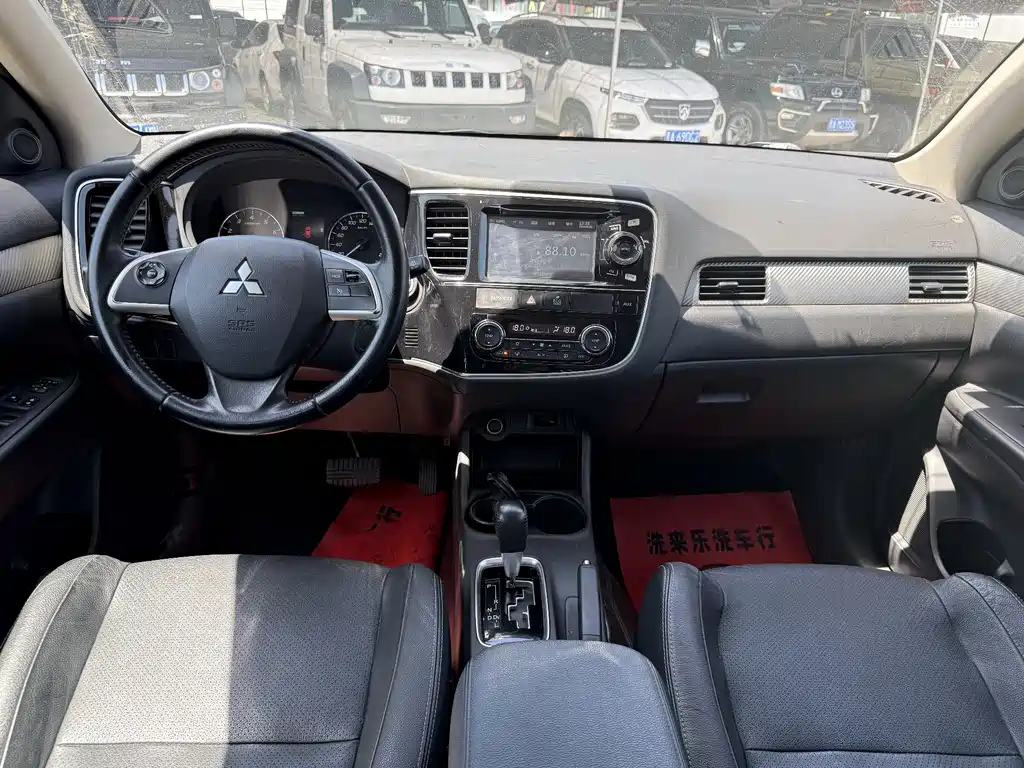 Mitsubishi Outlander 2014 — фото 4