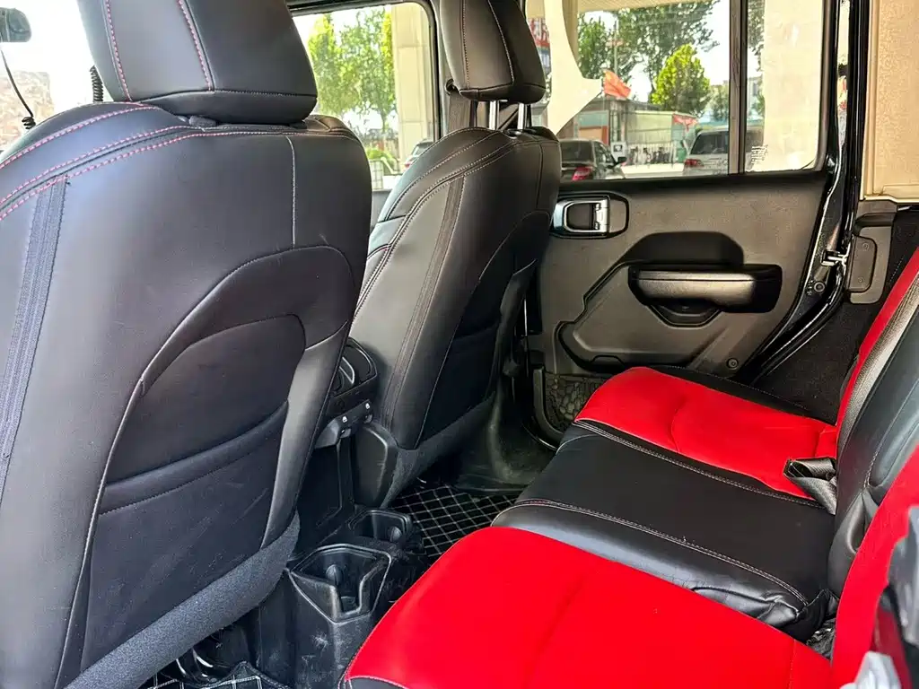 Jeep Wrangler 2020 — фото 6