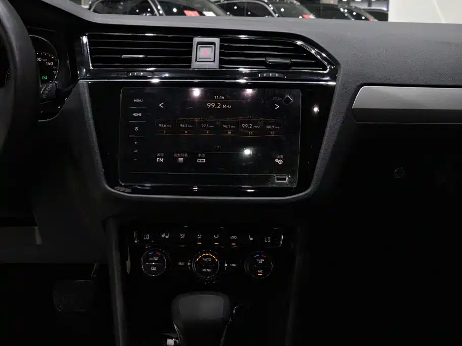 Volkswagen Tiguan L 2021 — фото 11