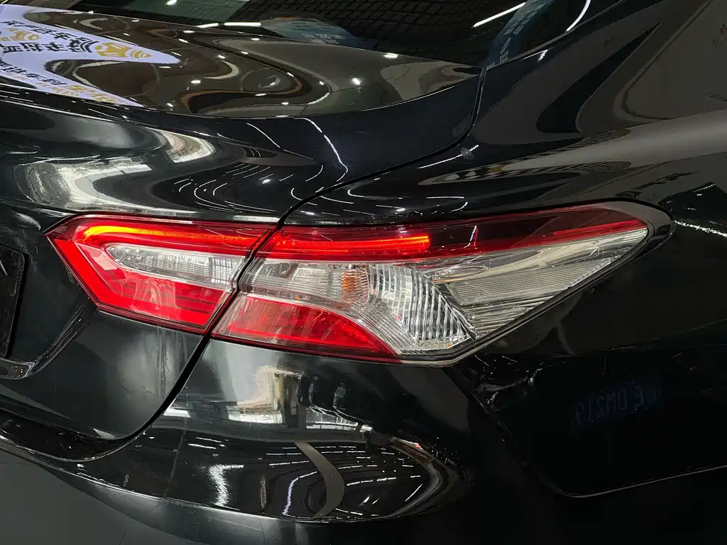 Toyota Camry 2018 — фото 9